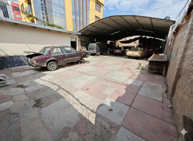 Bs. 1500.- Local Comercial Sobre Avenida Rene Moreno - foto 3