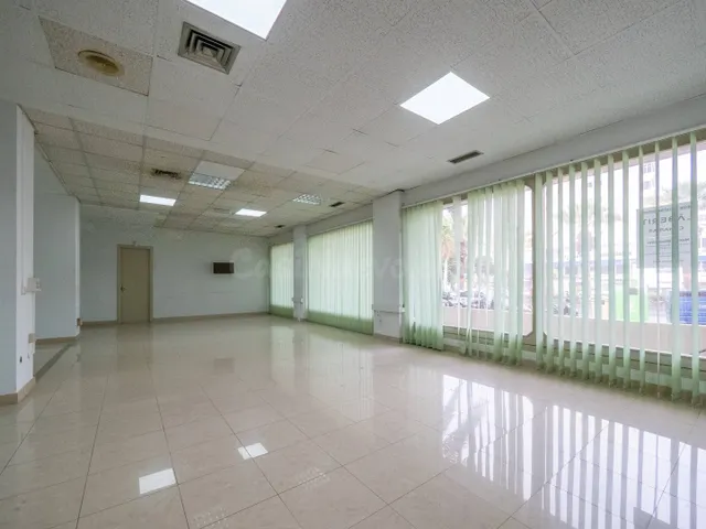 Amplio local en venta en Juan XXIII apto pata La RIC - foto 3