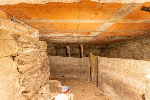 Casa de piedra en Forcarei con 363 m2 y patio – oportunidad de rehabilitación — 7