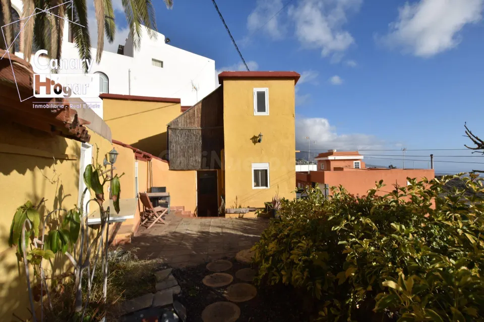 Casa con terreno en venta en Chio Guia de Isora