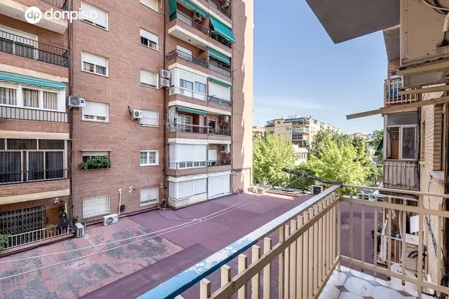 Piso de 3 dormitorios con terraza en plena zona Fontiveros — 4