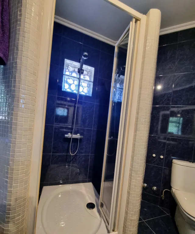 CASAS INDIVIDUALES  CON PARCELAS EN CIMBRIO (BARCENA DEL BIERZO) — 38