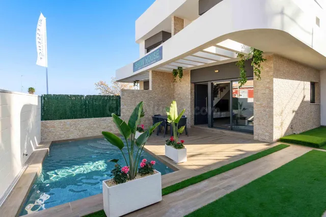 Villas con estilo moderno de 3 dormitorios en la zona de Los