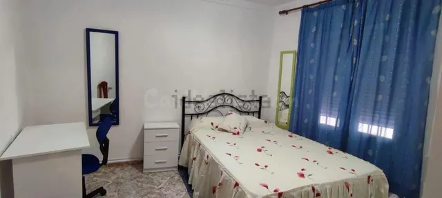 SE ALQUILA habitaciones PARA ESTUDIANTES