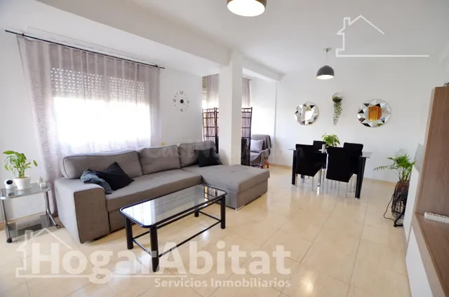¡En buena zona! Amplio, moderno y esquinero con gran balcón  - foto 2