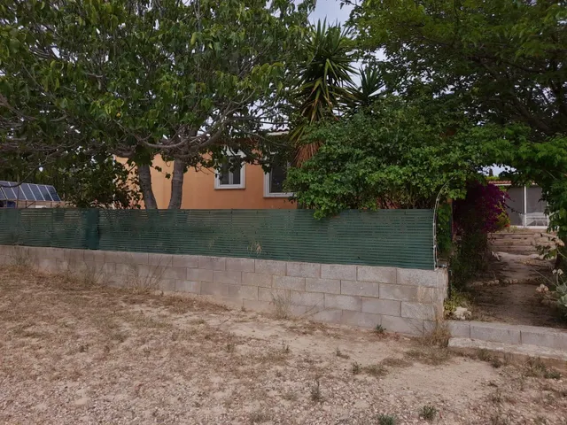 OPORTUNIDAD CASA RUSTICA EN FINCA DE 0,7 HAS.CON VIVIENDA EN SU INTERIOR, PISCINA Y ALMACENES EN MORA LA NOVA — 28