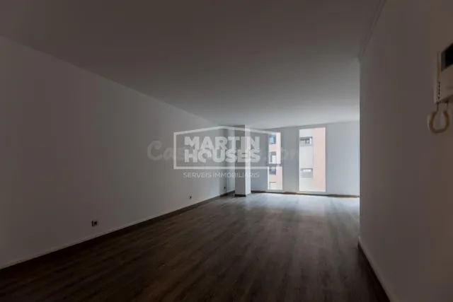 OFICINA EN VENTA EN EL CENTRO · LUMINOSA Y FUNCIONAL - foto 3