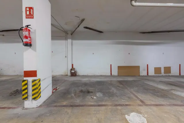 Amplia vivienda de 4 dormitorios con plaza de garaje opcional en Granada — 24