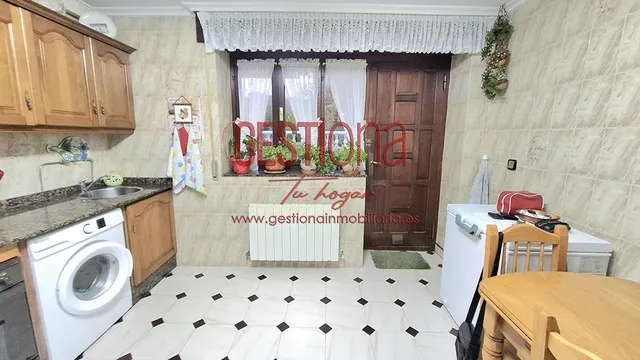 CASA ADOSADA, DISPUESTA PARA ENTRAR A VIVIR. HAZAS DE CESTO. — 23