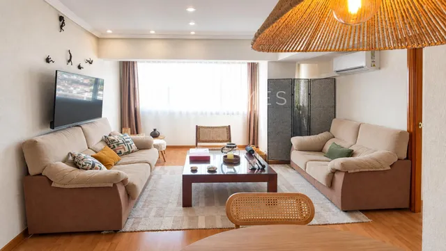 Vivienda reformada en 11ª planta con vistas panorámicas — 20