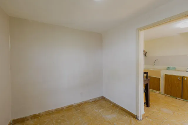 CASA UNIFAMILIAR CON TERRENO URBANO Y GRANDES POSIBILIDADES EN OFRA — 43