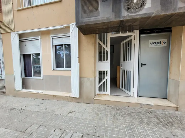 Amplio local alquilado para inversores en zona Bóbiles de Piera — 8