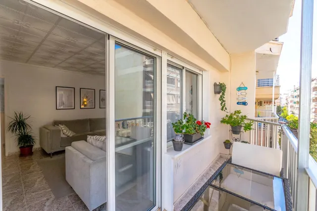 Elegante apartamento reformado de 3 dormitorios a 150 m de la playa del Cura, Torrevieja — 14