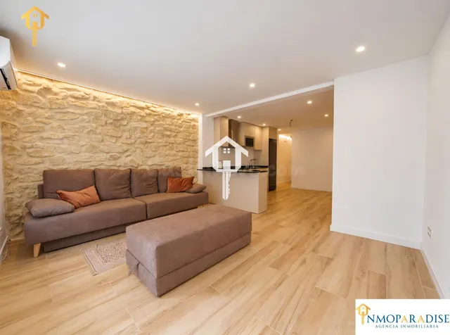 ENTREPLANTA TOTALMENTE REFORMADA CON 2 PATIOS EN EXCLUSIVA E