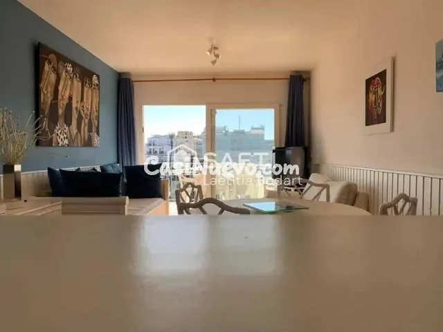 Amplio apartamento renovado de 2 dormitorios con terrazas y  - foto 4