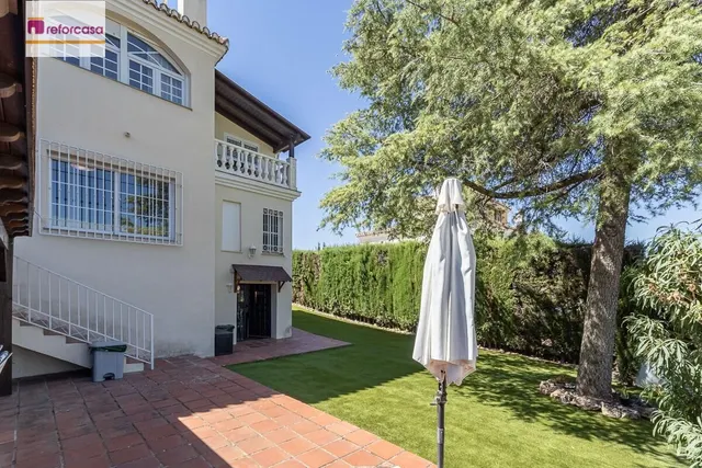 CASA PAREADA EN LA ZUBIA CON PISCINA, ZONA DE BARBACOA Y JARDÍN — 7