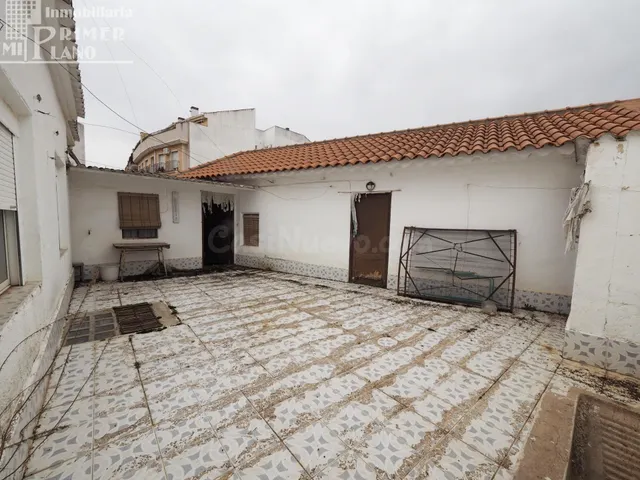Casa en pleno centro de Tomelloso, con 372 m2, 5 dorm y gara - foto 3