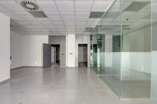 Local comercial con vivienda y garaje incluidos - foto 3