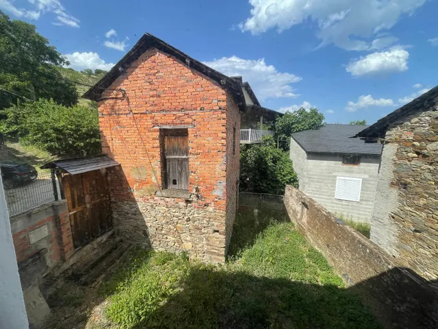 SE VENDE CASA EN CORULLÓN — 20
