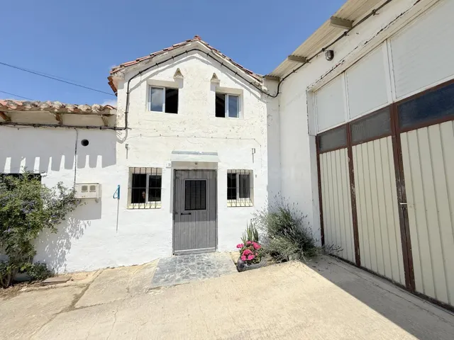 Finca con Nave y vivienda en Bearin - foto 2
