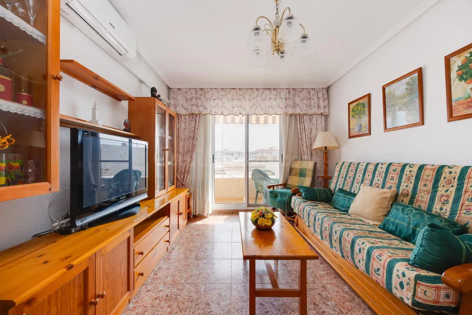 Apartamento de 2 dormitorios y piscina comunitaria en Calas Blancas
