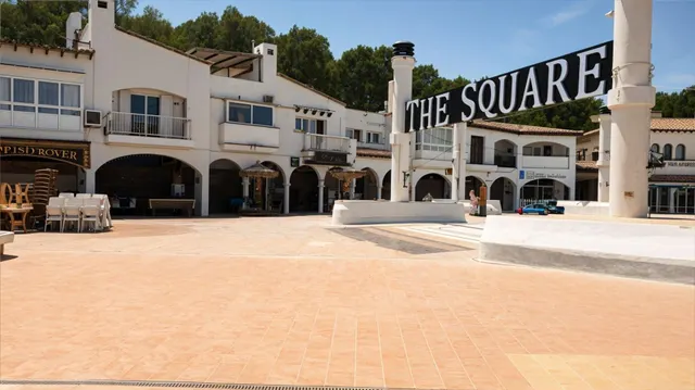 LOCAL COMERCIAL EN COSTA DE LA CALMA — 15