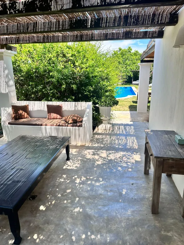 ENCANTADORA VILLA CON ESTUDIO INDEPENDIENTE - foto 4