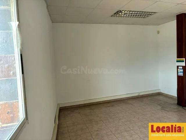 Amplia nave con muelles de carga. Valladolid — 11
