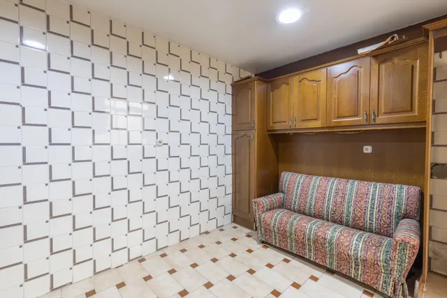 Piso en venta en pleno centro de Granada – Planta alta, garaje y gran potencial de reforma — 25