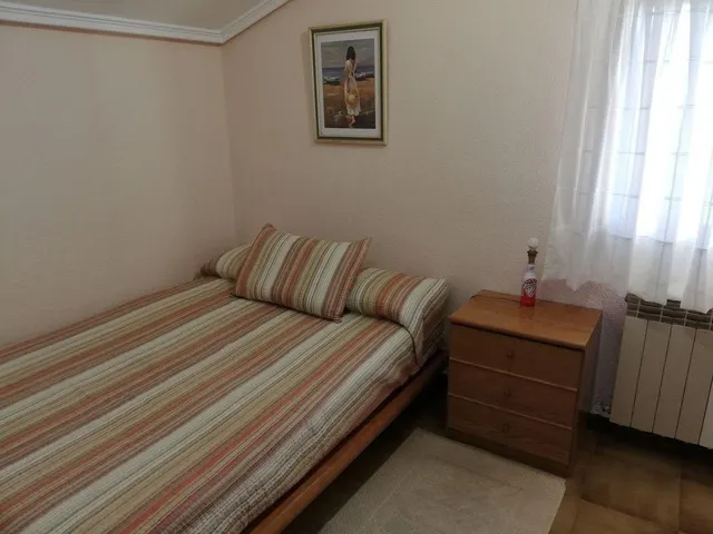 Chalet independiente con piscina, jardín y amplias posibilidades — 10