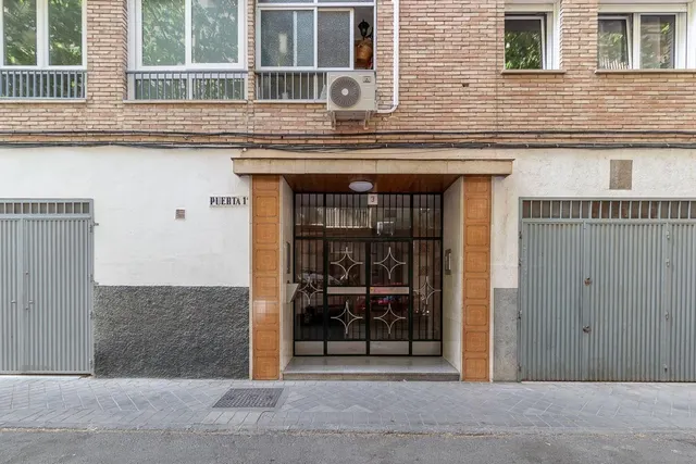 Calle Diamantino García — 25