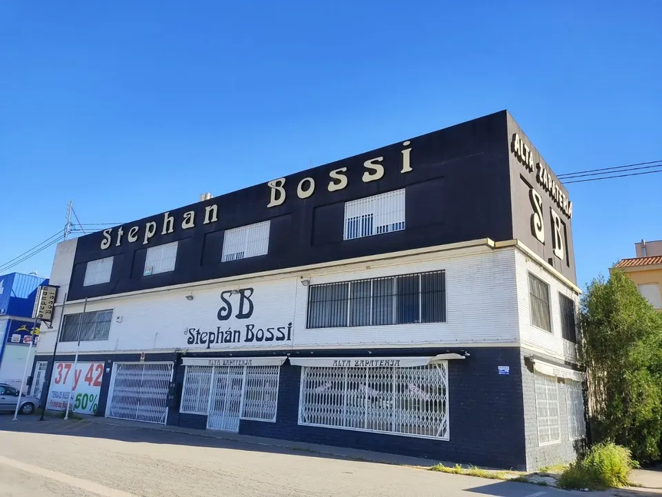 LOCAL COMERCIAL EN AVDA. ADOLFO SUAREZ
