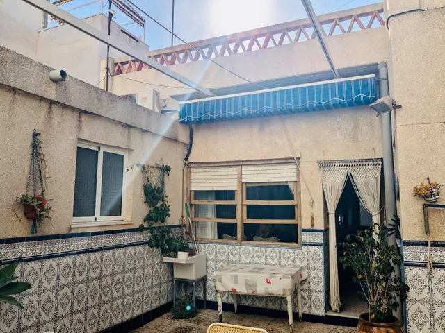 Casa de pueblo de grandes dimensiones en Guardamar pueblo. — 18