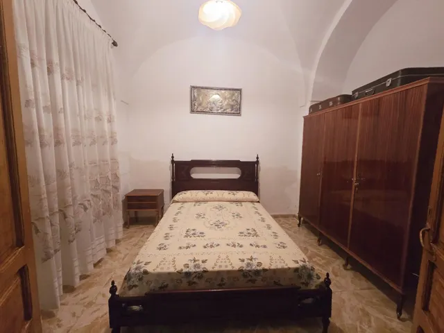 CASA DE DOS PLANTAS CON TEJADO NUEVO — 4