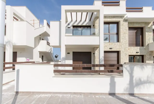BUNGALOW DE 2 DORM. DE NUEVA CONSTRUCCIÓN EN COMPLEJO RESIDENCIAL EN TORREVIEJA. — 22