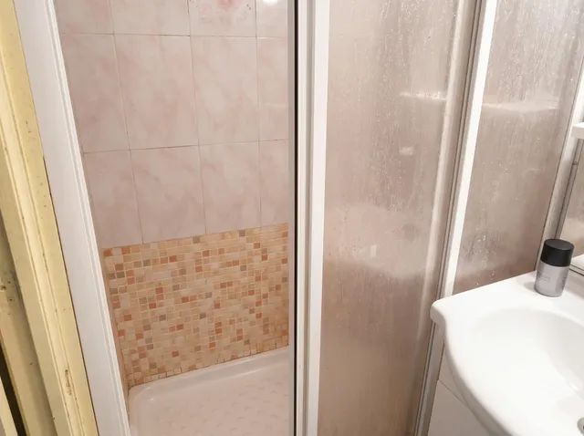 Vivienda de dos dormitorios para reformar en Carabanchel. — 12