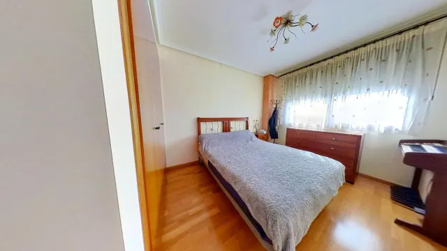 GRAN PISO DE 6 DORMITOTIOS CON PISCINA — 19