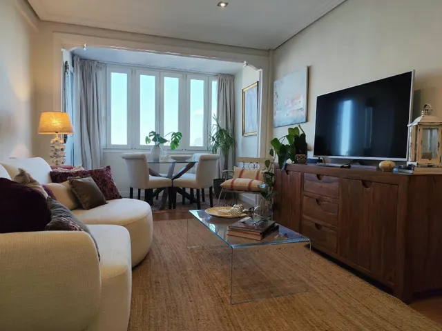 VIVIENDA REFORMADA;  CALIDAD, AMPLITUD Y UNAS VISTAS QUE MARCAN LA DIFERENCIA AL PASEO MARÍTIMO Y AL PUERTO. — 19