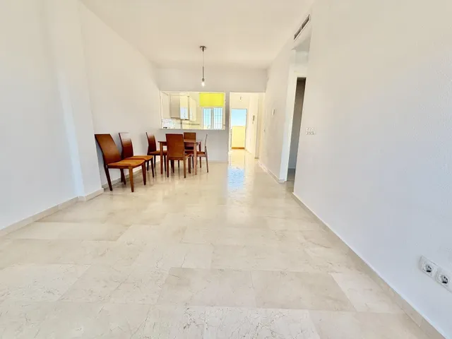 Ático dúplex de dos dormitorios con vistas al mar en Benalmádena, Costa del Sol — 8