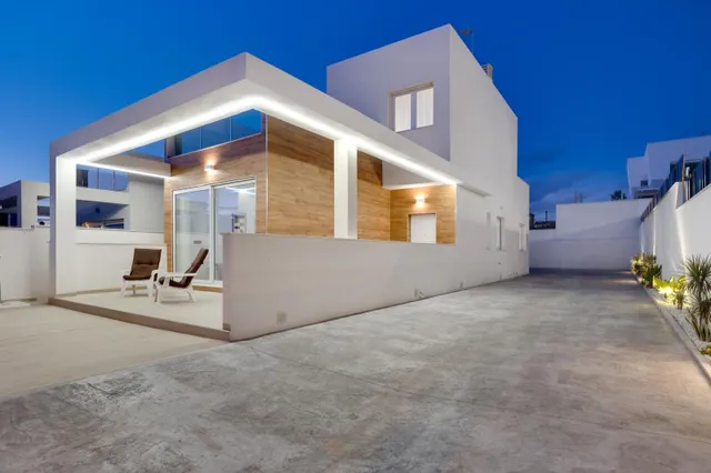 Villa moderna de 3 dormitorios con piscina privada en Aguas Nuevas, Torrevieja — 3