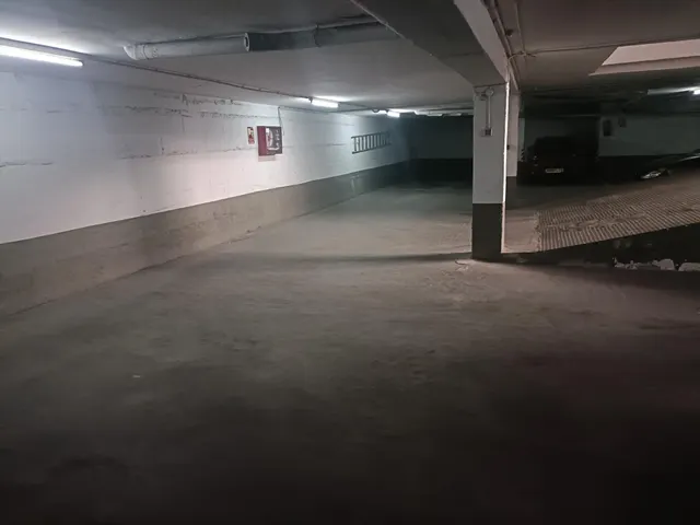 Garaje para coche pequeño + trastero de 9,30 m2 en San Basilio — 6