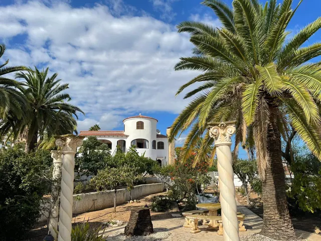 Villa con preciosas vistas al mar y amplia parcela en Calpe — 25