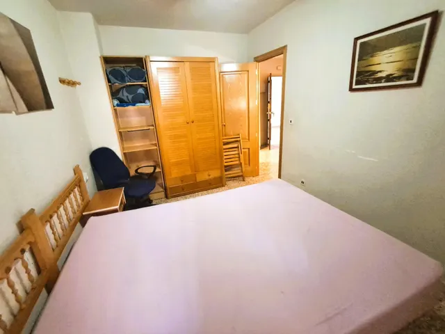Piso de 3 dormitorios en 1ª linea de Las Delicias con plaza de parking — 20