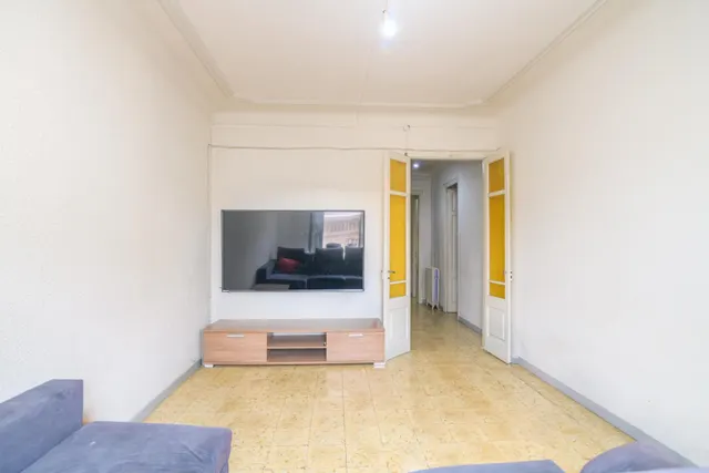 ¡Oportunidad única para inversores! Piso con alta rentabilidad e inquilino solvente en el centro de Manresa — 33
