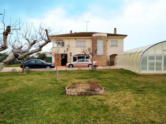 Urbis te ofrece un chalet independiente en venta en Castella - foto 3