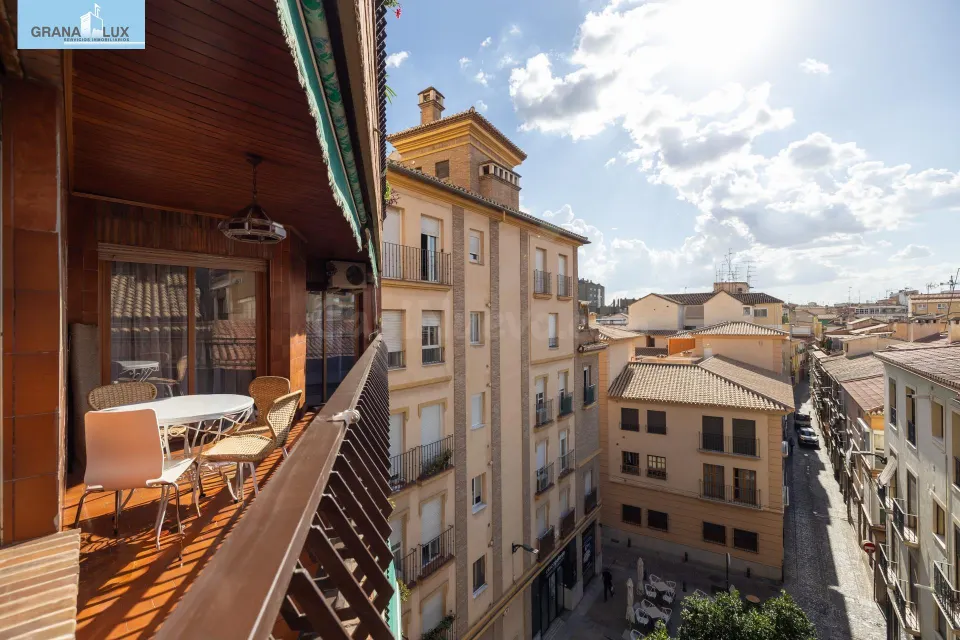 Piso y cochera en venta junto Acera de Darro.
