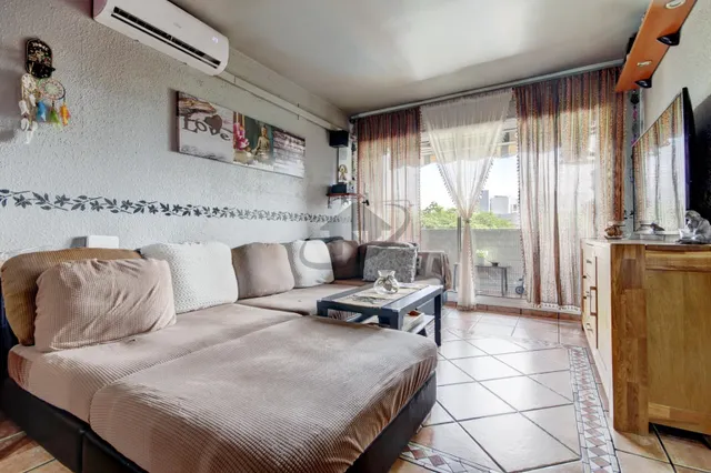 VIVIENDA EN FINCA SEMINUEVA CON PISCINA. AMPLIO BALCÓN Y VISTAS DESPEJADAS. — 19