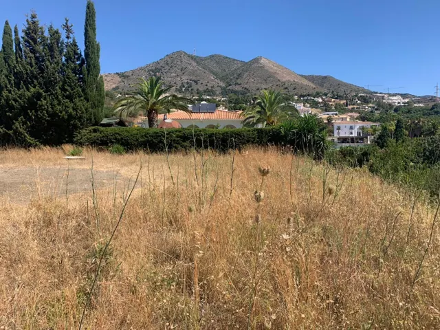 ¡Inversión con Vistas Eternas al Mar! Parcela de 4.363 m2 en Benalmádena (Sector SP-18), junto a Holiday World — 7