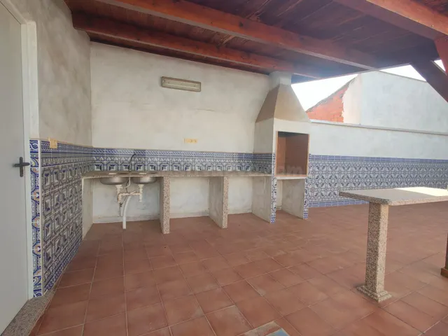 ¡¡ GRAN PISO EN CEUTÍ CON PATIO DE 80m !! - foto 3