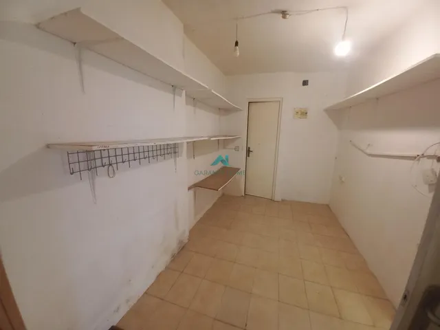 Se alquila local comercial en Colindres — 11